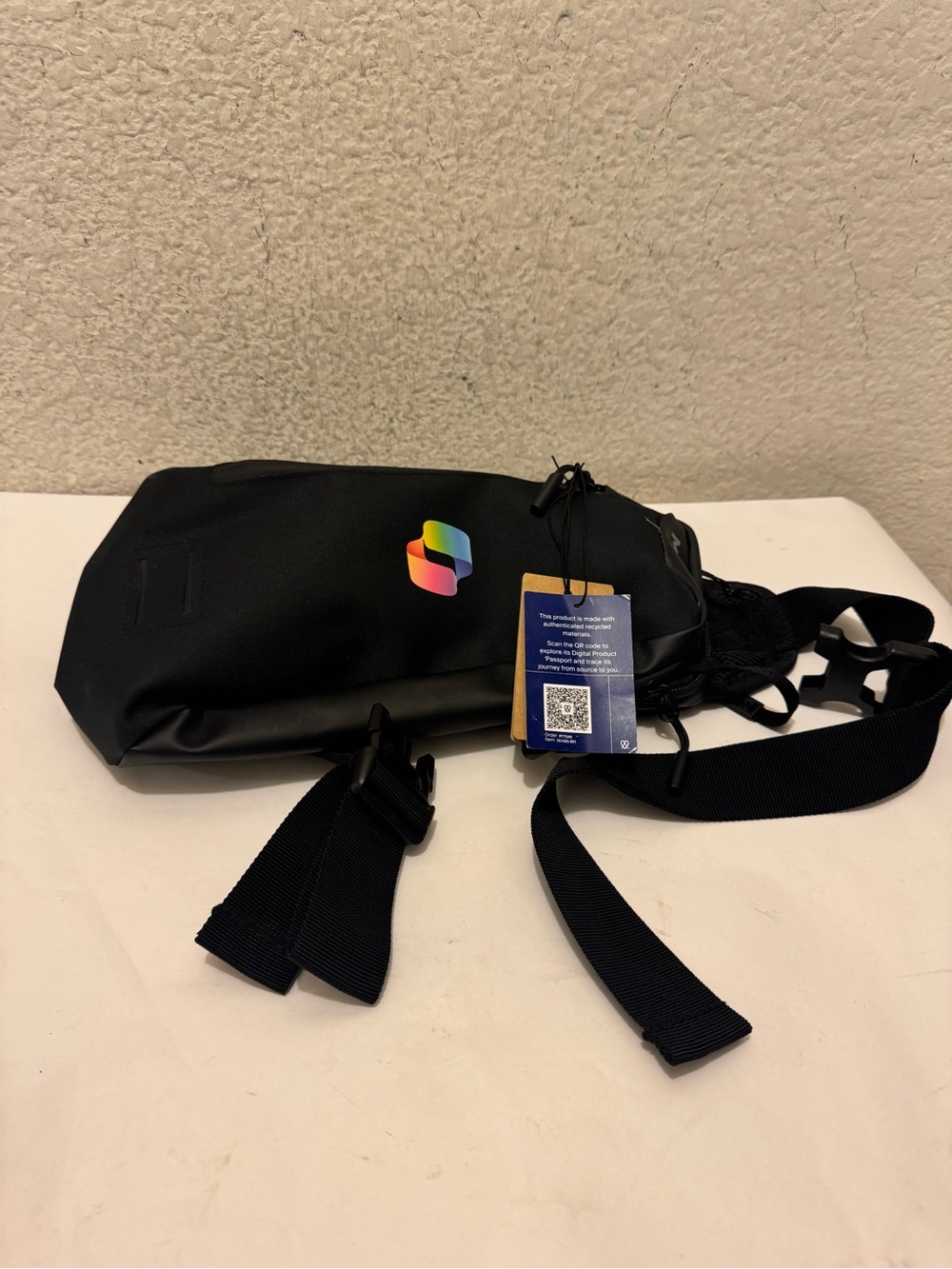 New  MiiR Olympus 2.0 2L Sling Bag Black Sling Belt Bag with Colorful Logo Accen